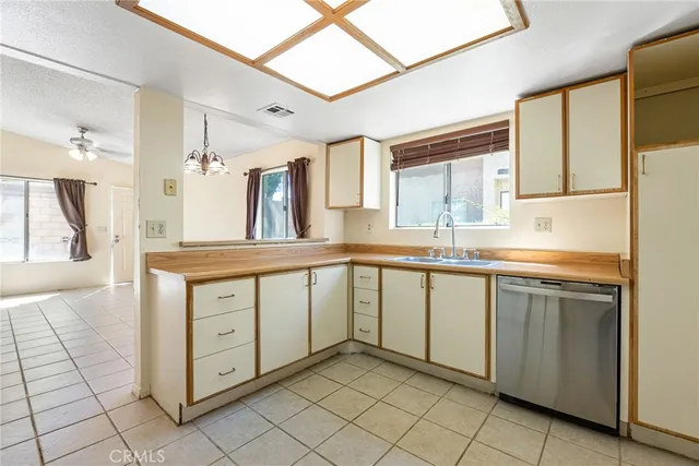 $239,900 | 1700 East Ave Q14, Unit 8, Palmdale, CA 93550