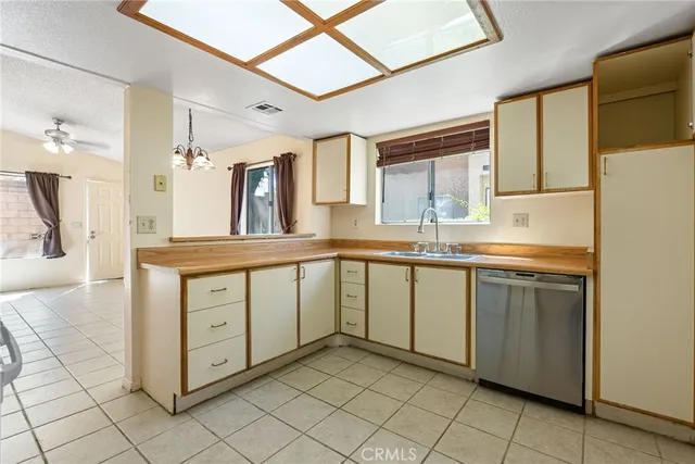 $239,900 | 1700 East Ave Q14, Unit 8, Palmdale, CA 93550