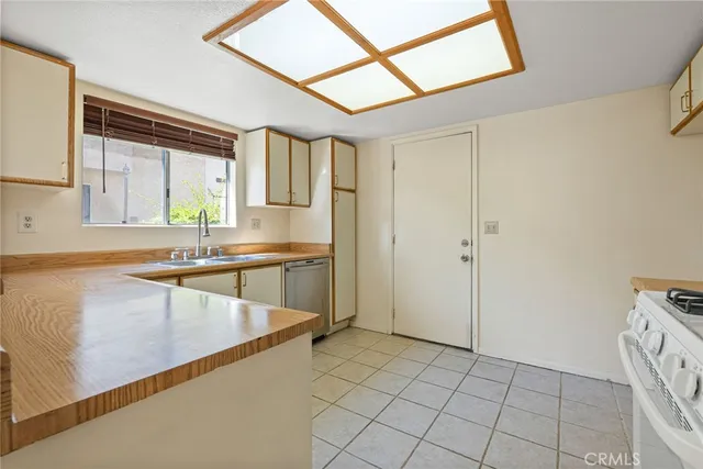 $239,900 | 1700 East Ave Q14, Unit 8, Palmdale, CA 93550