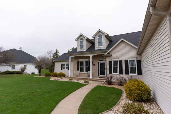 $809,900 | 522 East Tallgrass Drive, Appleton, WI 54913