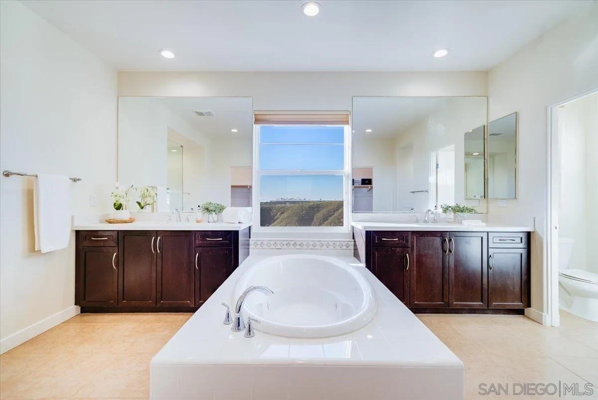 7135 Sitio Caliente Carlsbad, CA 92009 - Photo 43 of 73