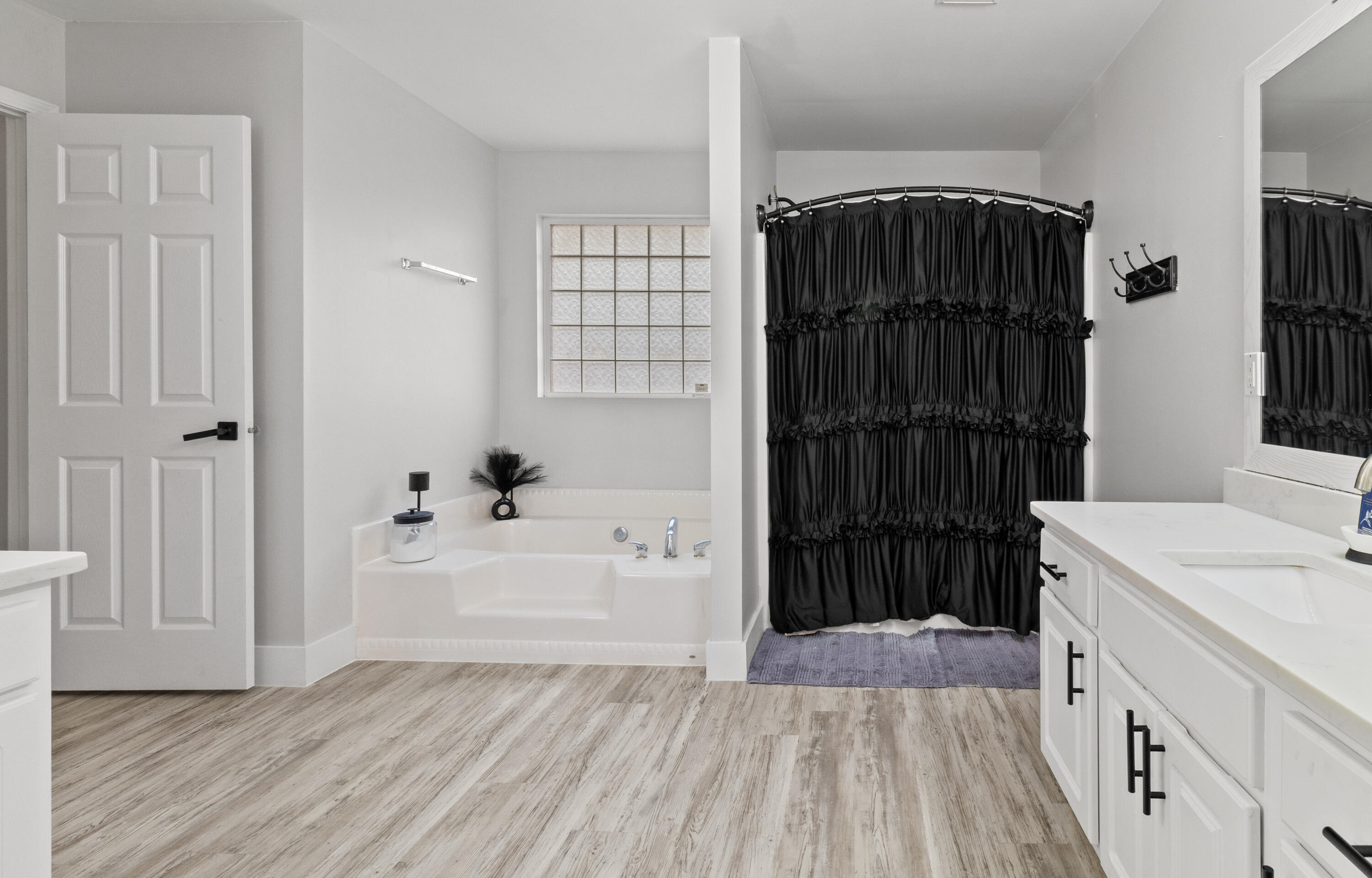 8252 Cosica Boulevard Navarre, FL 32566 - Photo 24 of 51 Master En Suite