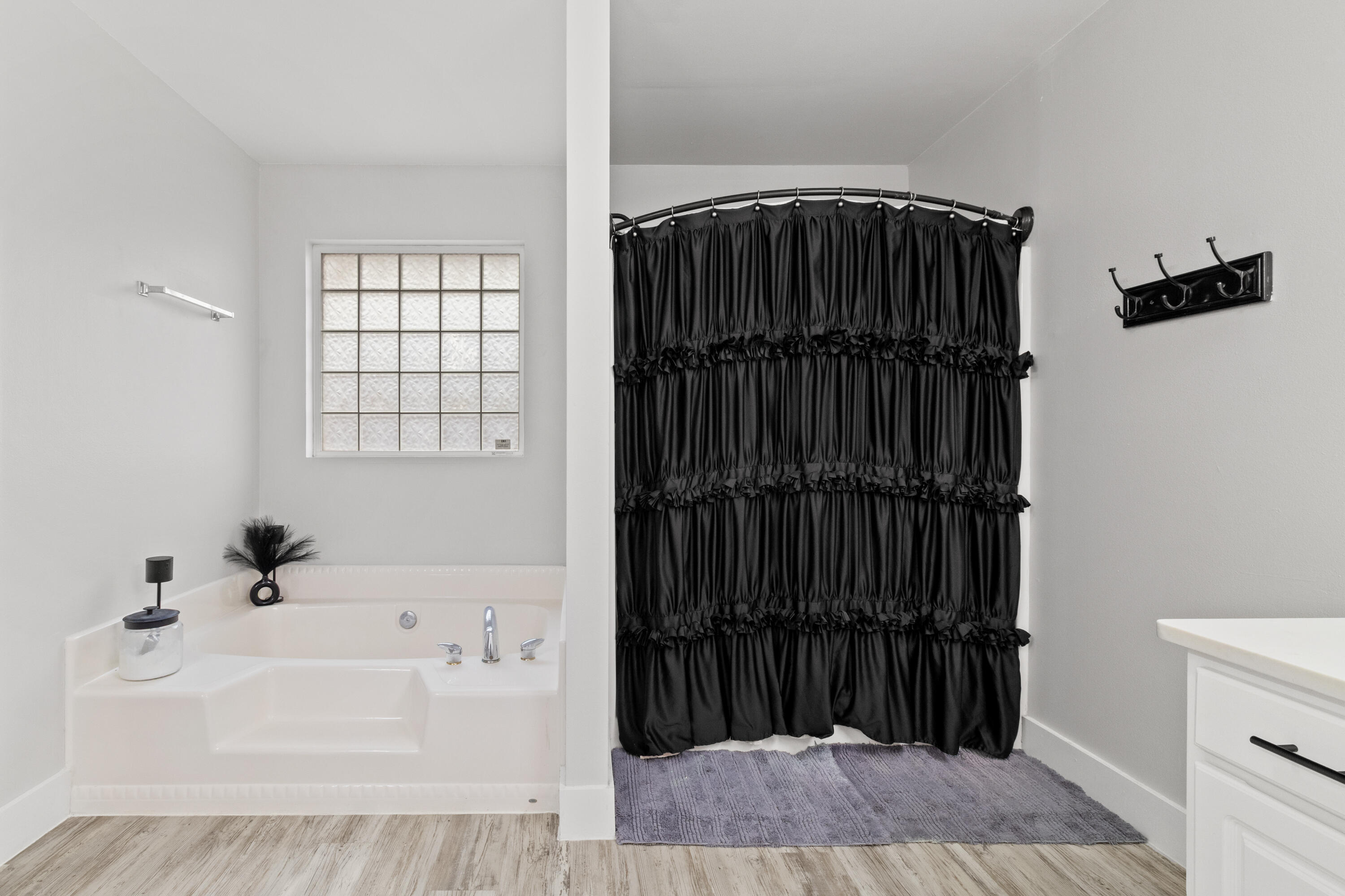 8252 Cosica Boulevard Navarre, FL 32566 - Photo 25 of 51 Master En Suite