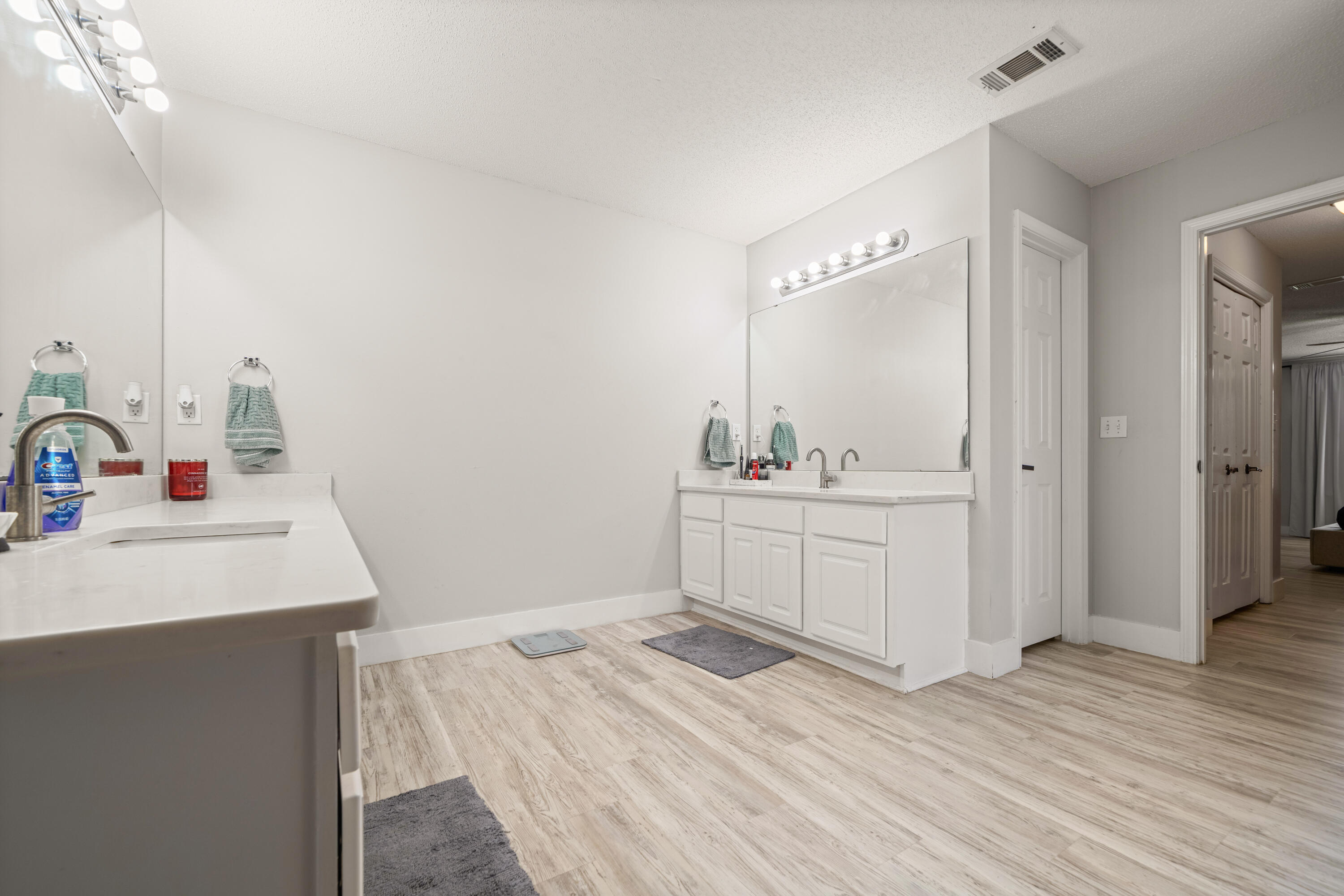 8252 Cosica Boulevard Navarre, FL 32566 - Photo 27 of 51 Master En Suite