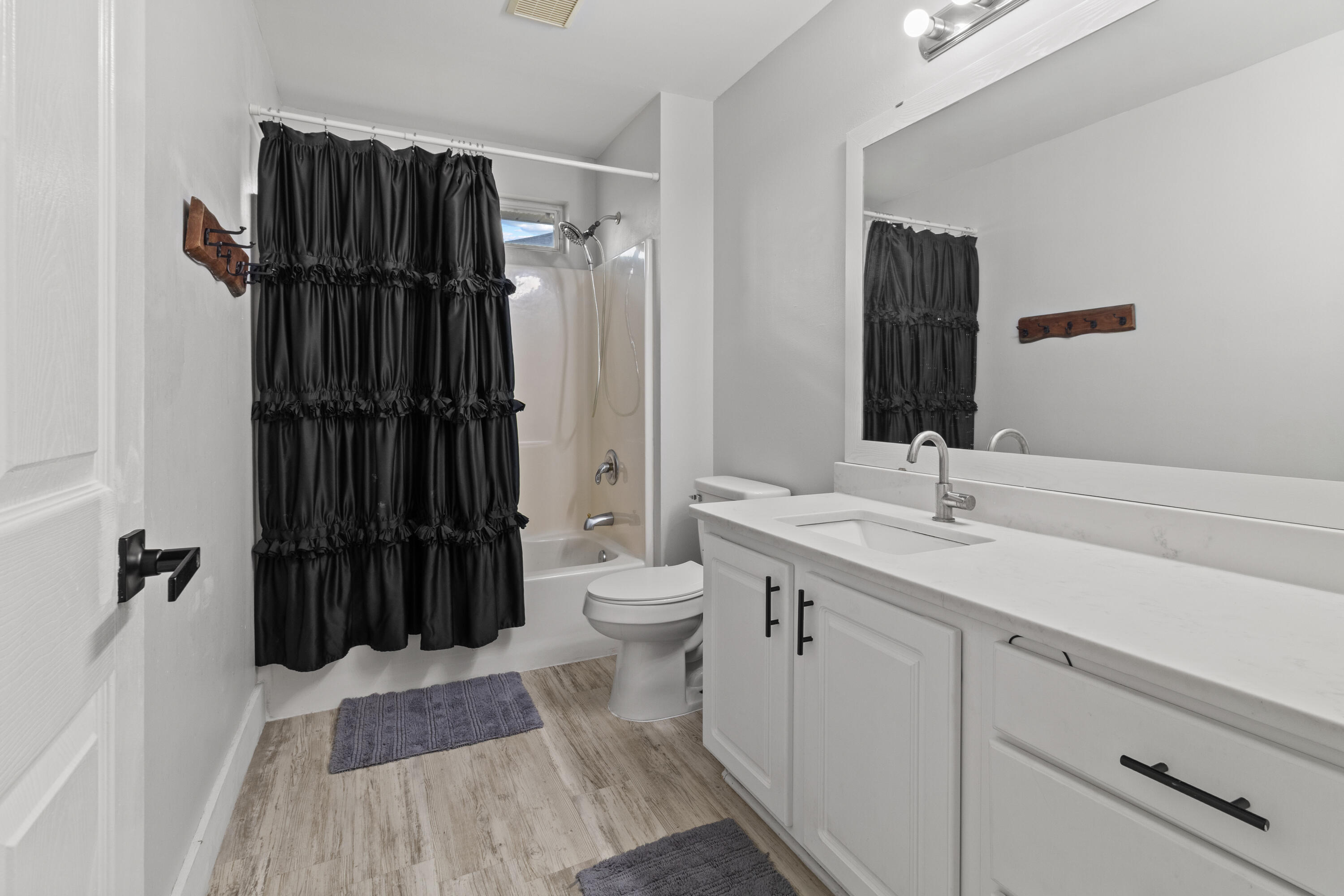 8252 Cosica Boulevard Navarre, FL 32566 - Photo 31 of 51 Guest Bathroom