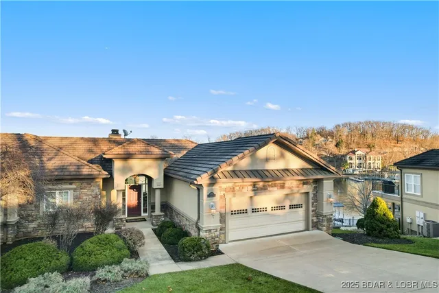 $1,195,000 | 178 Muirfield Court, Sunrise Beach, MO 65079