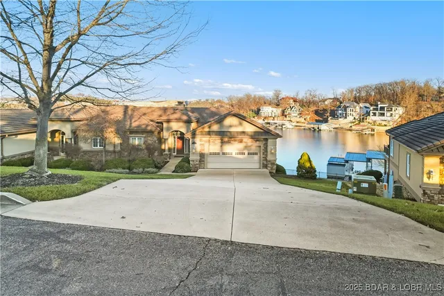 $1,195,000 | 178 Muirfield Court, Sunrise Beach, MO 65079