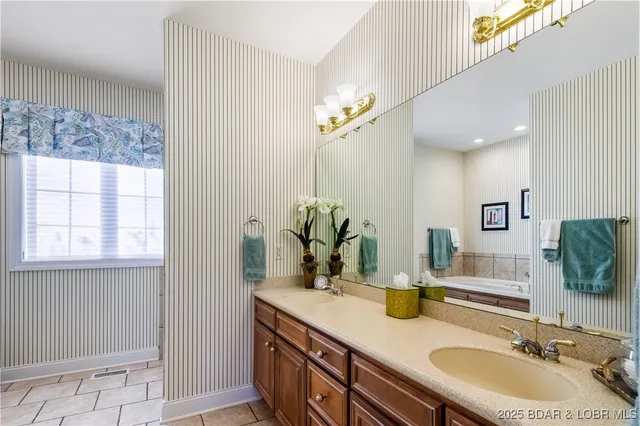 $1,195,000 | 178 Muirfield Court, Sunrise Beach, MO 65079