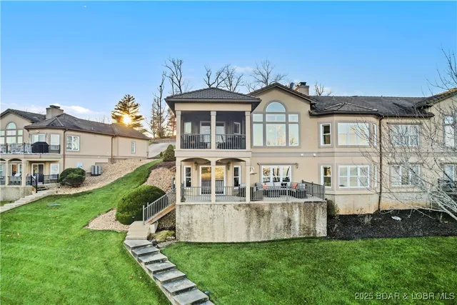 $1,195,000 | 178 Muirfield Court, Sunrise Beach, MO 65079