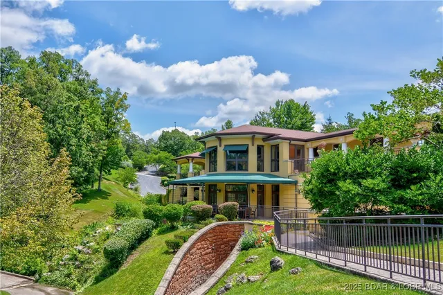 $1,195,000 | 178 Muirfield Court, Sunrise Beach, MO 65079