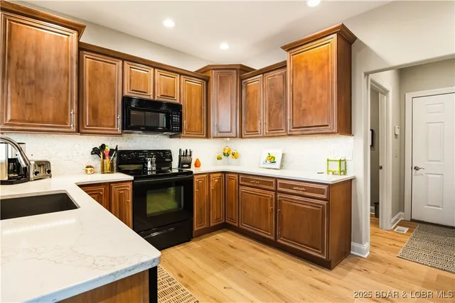 $1,195,000 | 178 Muirfield Court, Sunrise Beach, MO 65079