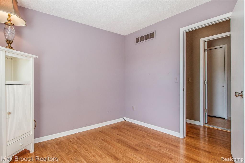 954 Hadley Road Rochester Hills, MI 48307 - Photo 19 of 43