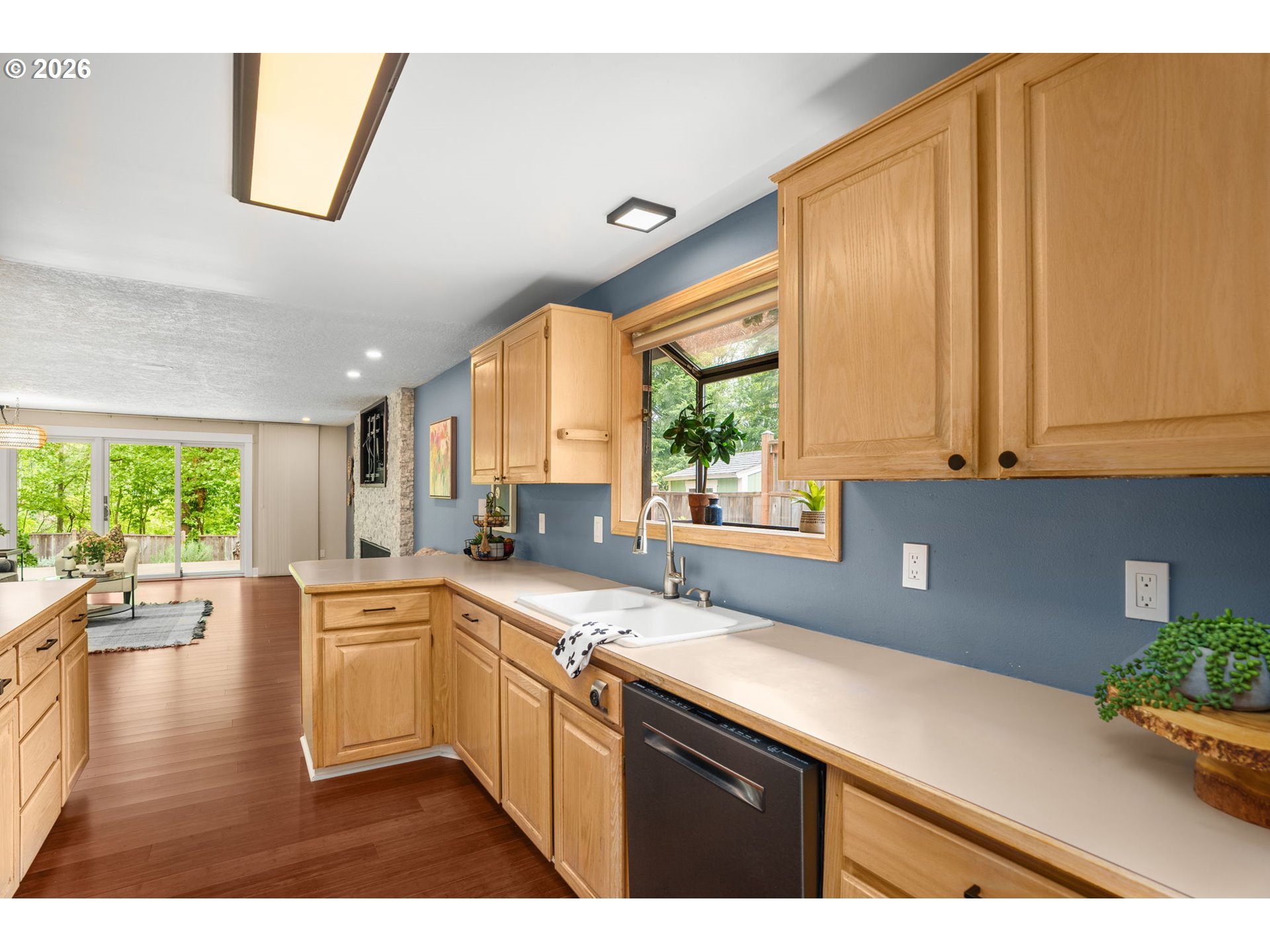 11348 Southwest Ironwood Loop Portland, OR 97223 - Photo 11 of 36 Kitchen