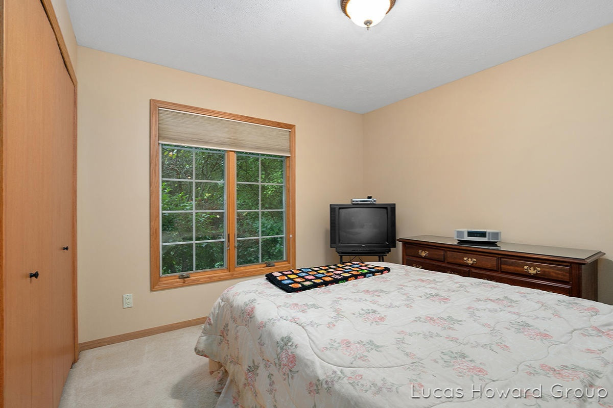 7685 Cascade Road Southeast Grand Rapids, MI 49546 - Photo 14 of 22 IMG_1014