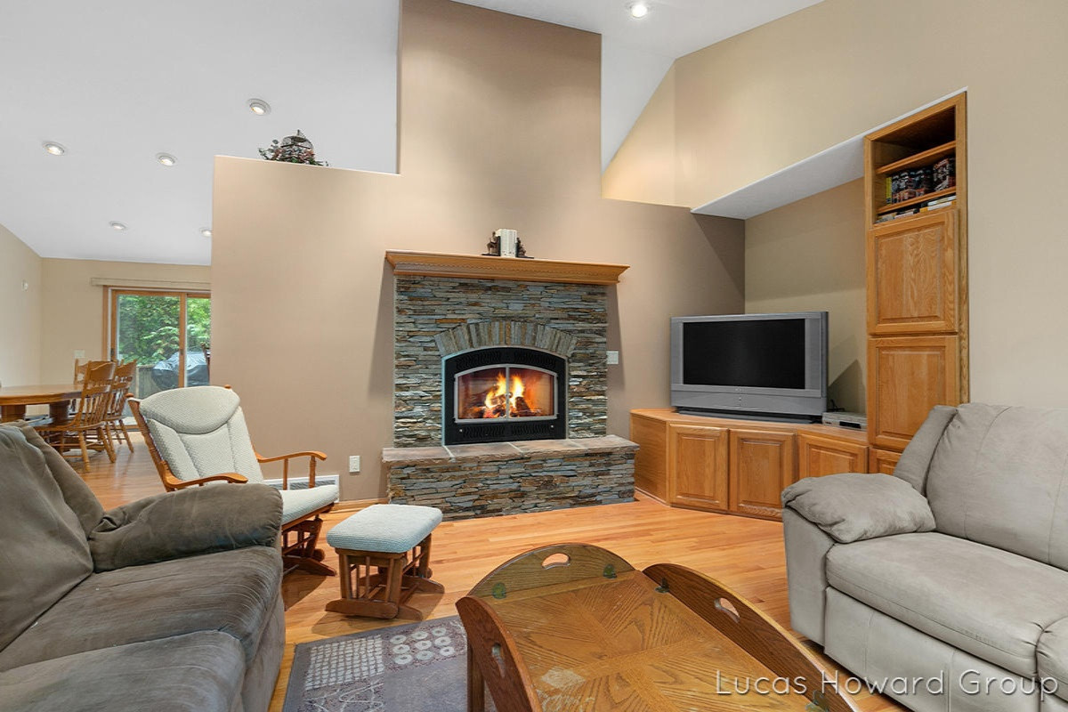 7685 Cascade Road Southeast Grand Rapids, MI 49546 - Photo 3 of 22 IMG_1003