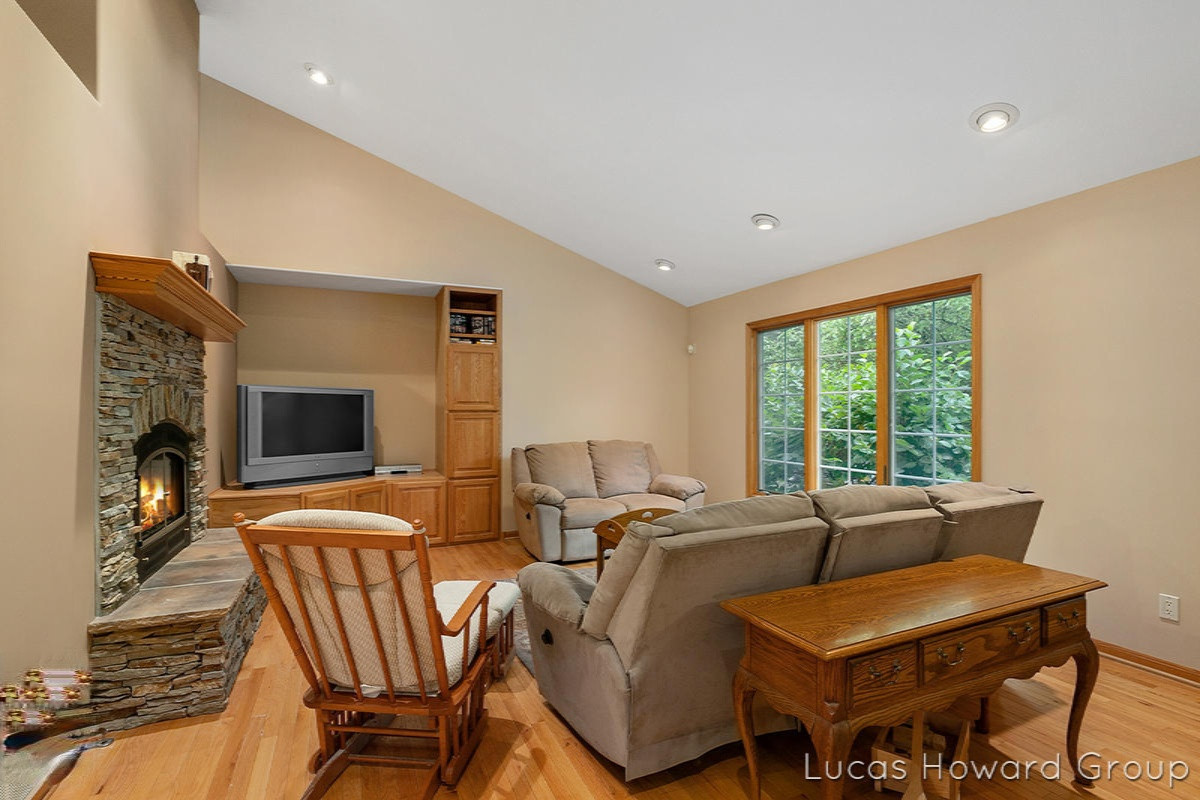 7685 Cascade Road Southeast Grand Rapids, MI 49546 - Photo 4 of 22 IMG_1004