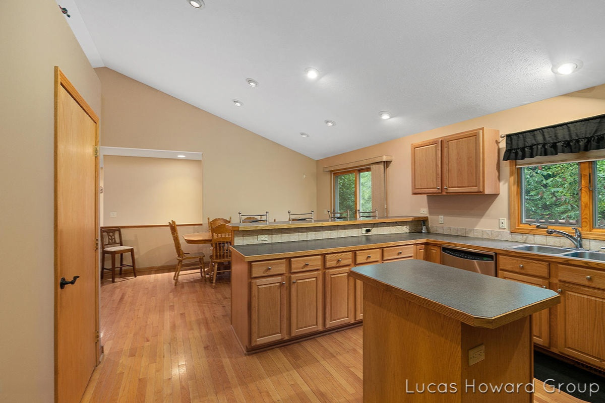 7685 Cascade Road Southeast Grand Rapids, MI 49546 - Photo 8 of 22 IMG_1008