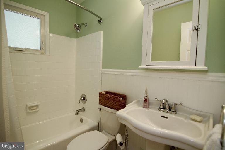 9210 Antelope Place Springfield, VA 22153 - Photo 10 of 19 Bath