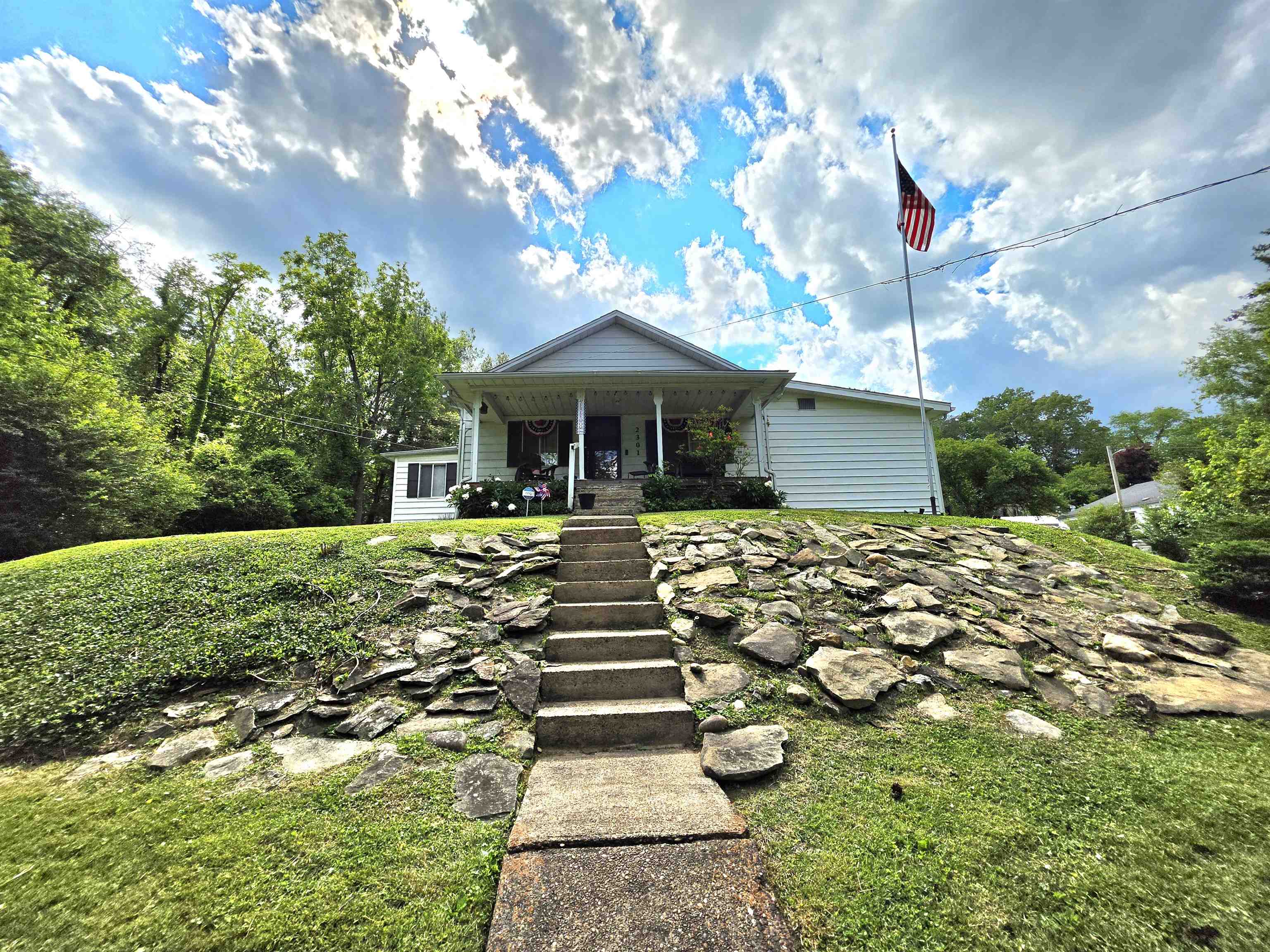 2301 Sarah Road Ashland, KY 41101 - Photo 1 of 21