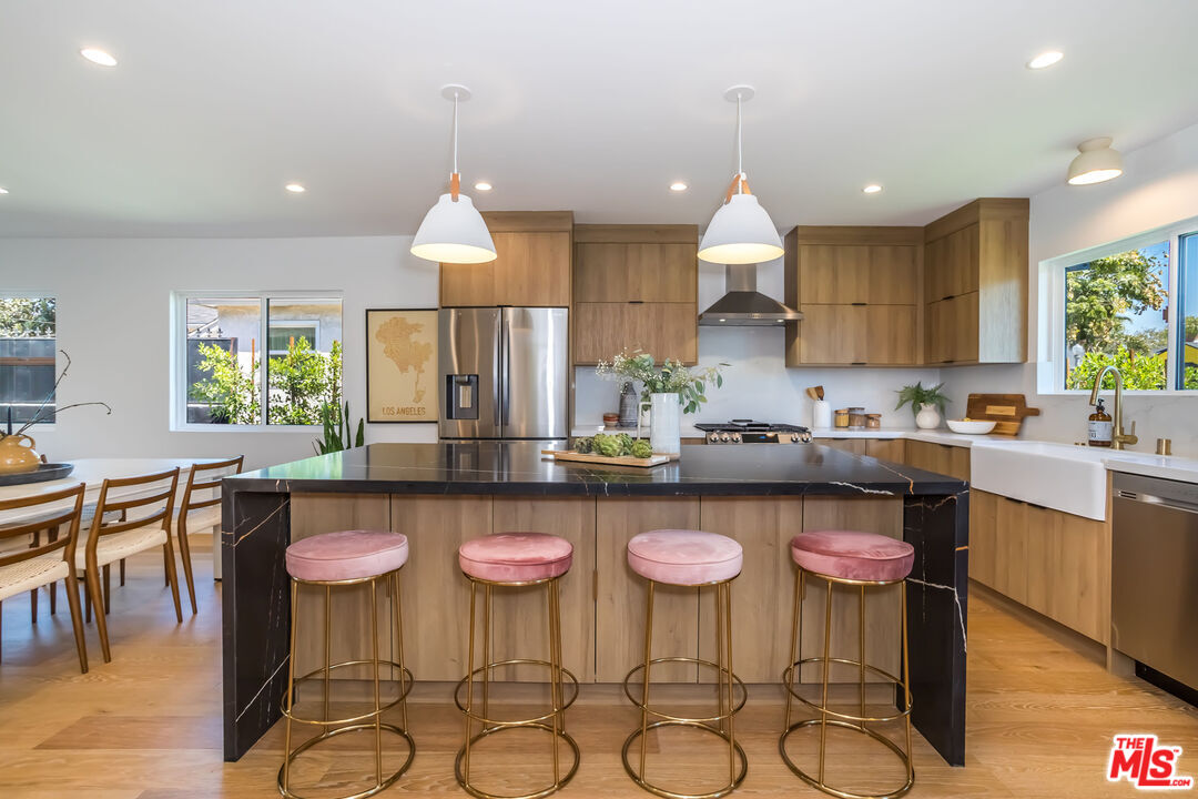 3941 Buckingham Road Los Angeles, CA 90008 - Photo 2 of 11