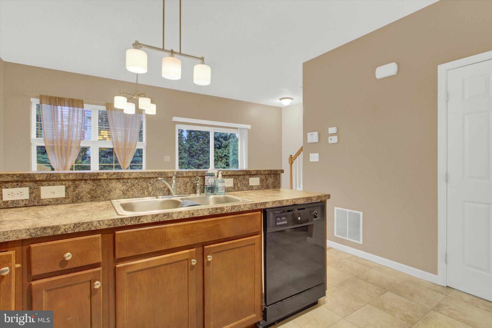 2426 Schultz Way York, PA 17402 - Photo 14 of 32