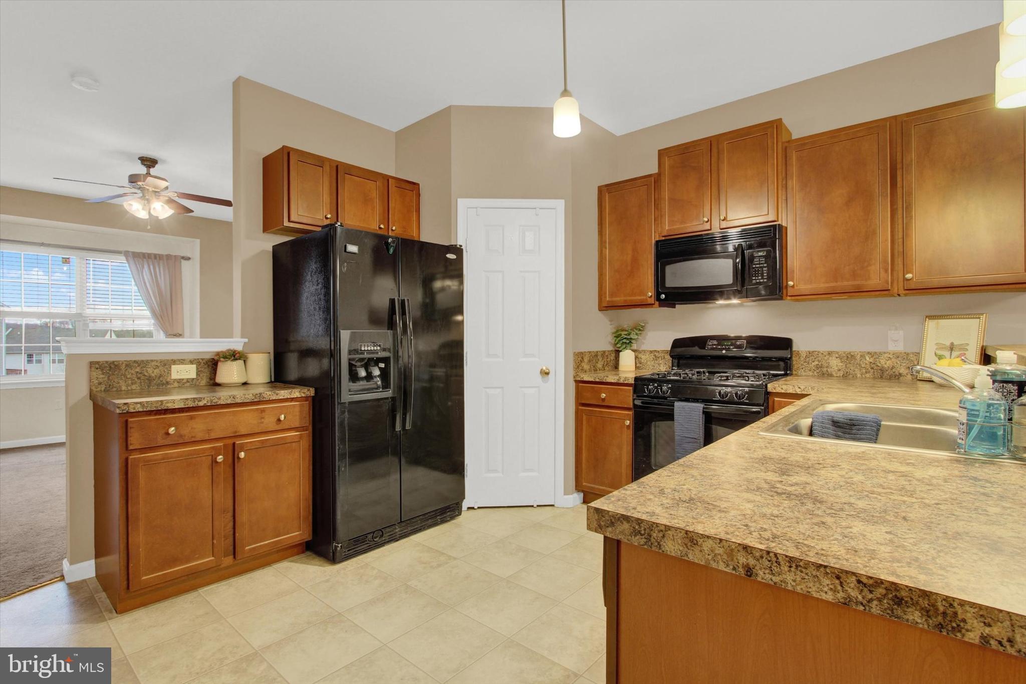 2426 Schultz Way York, PA 17402 - Photo 15 of 32