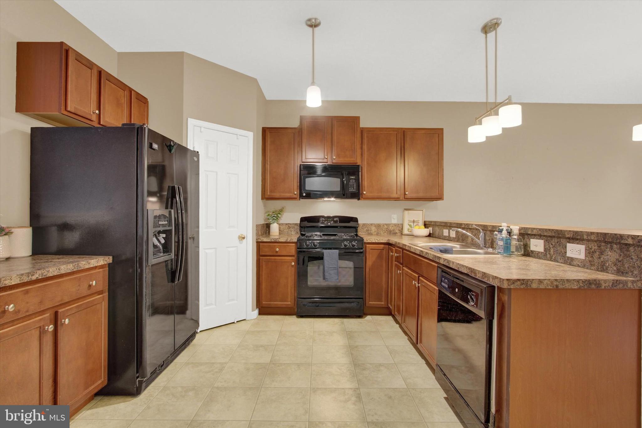 2426 Schultz Way York, PA 17402 - Photo 16 of 32