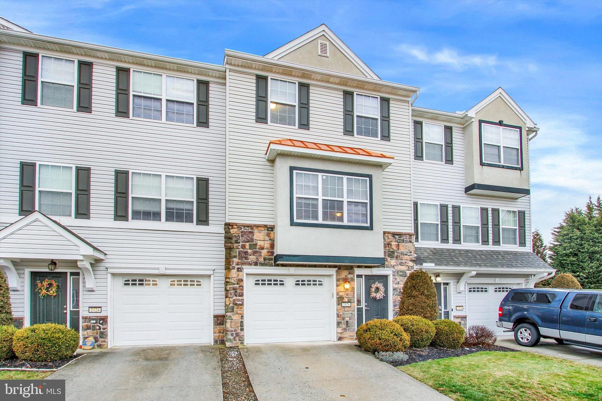 2426 Schultz Way York, PA 17402 - Photo 2 of 32