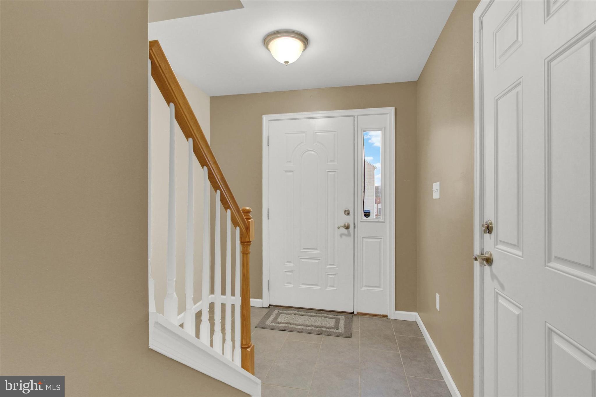2426 Schultz Way York, PA 17402 - Photo 4 of 32