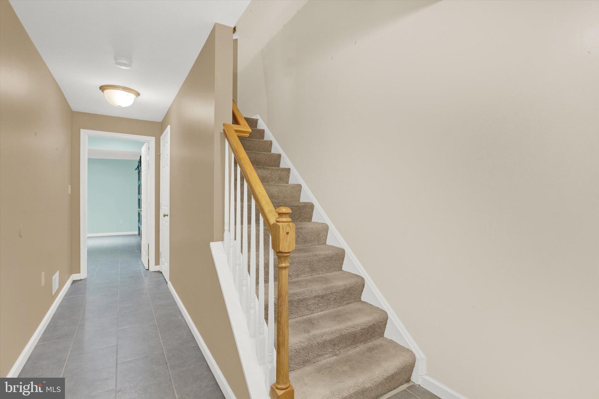 2426 Schultz Way York, PA 17402 - Photo 5 of 32