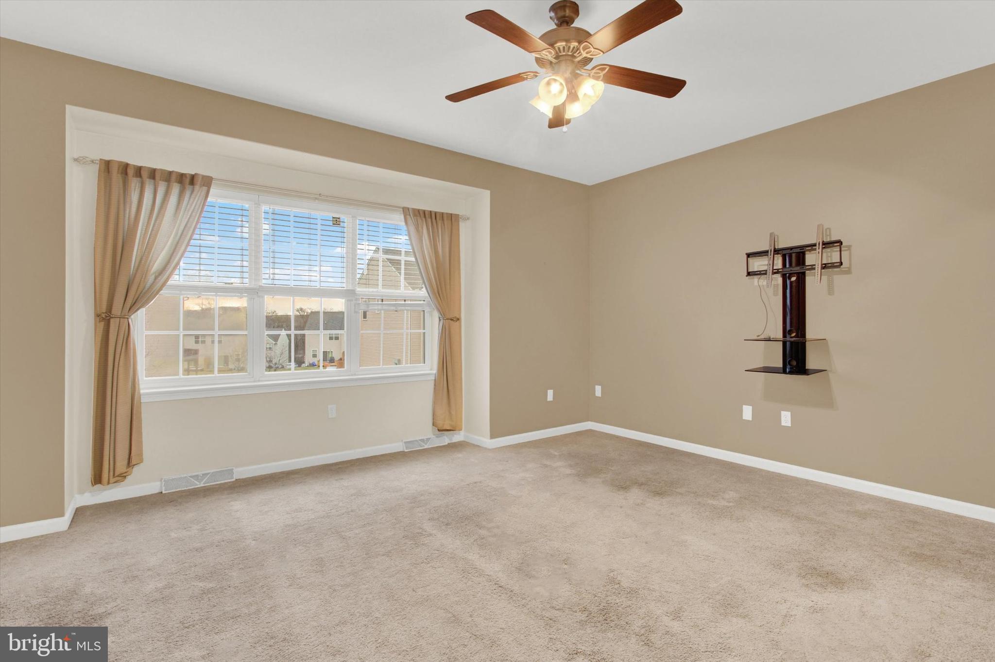 2426 Schultz Way York, PA 17402 - Photo 9 of 32