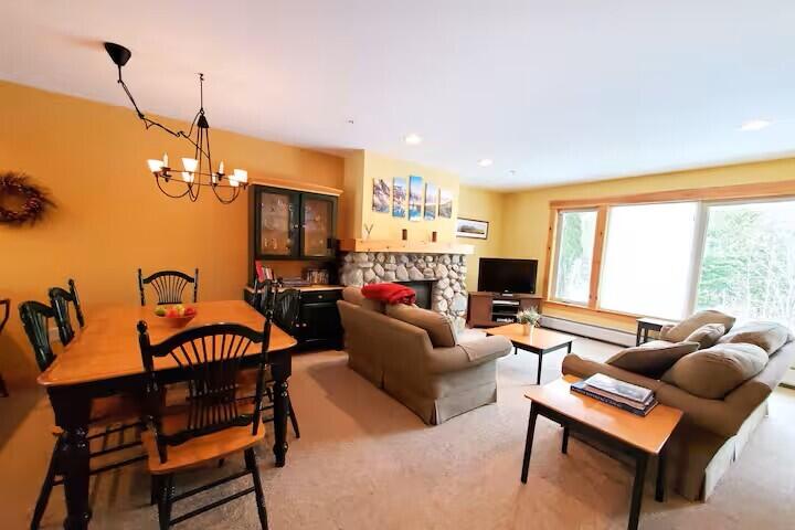 5007 Fall Line Drive, Unit 5007 Carrabassett Valley, ME 04947 - Photo 5 of 18 Living room