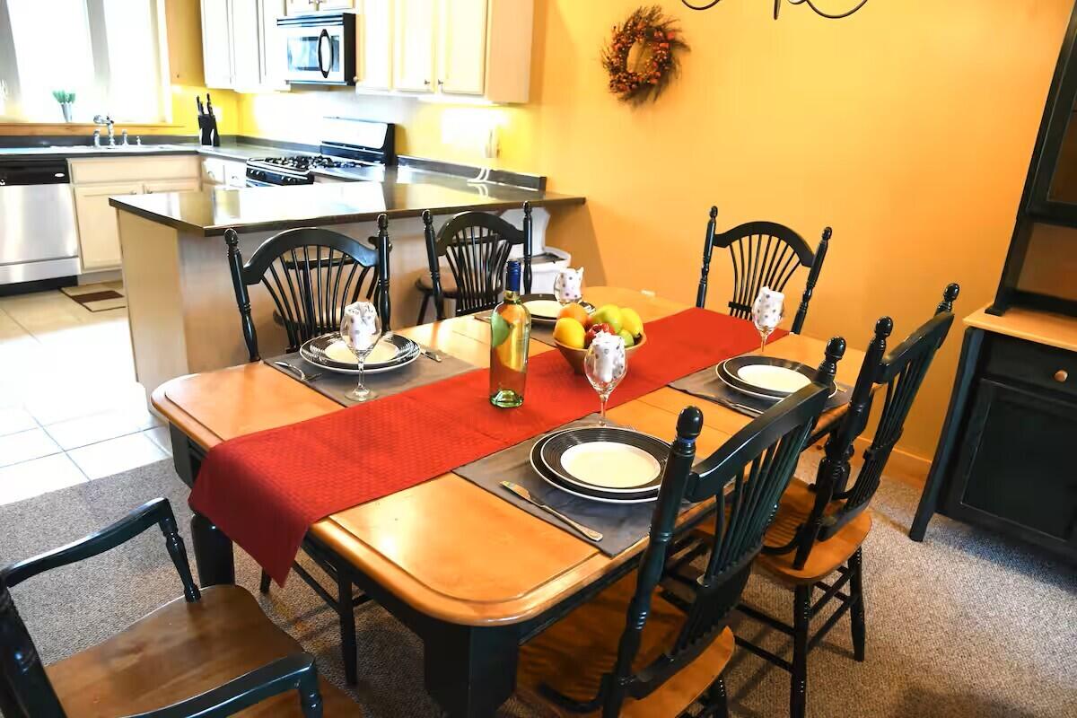 5007 Fall Line Drive, Unit 5007 Carrabassett Valley, ME 04947 - Photo 10 of 18 Dining
