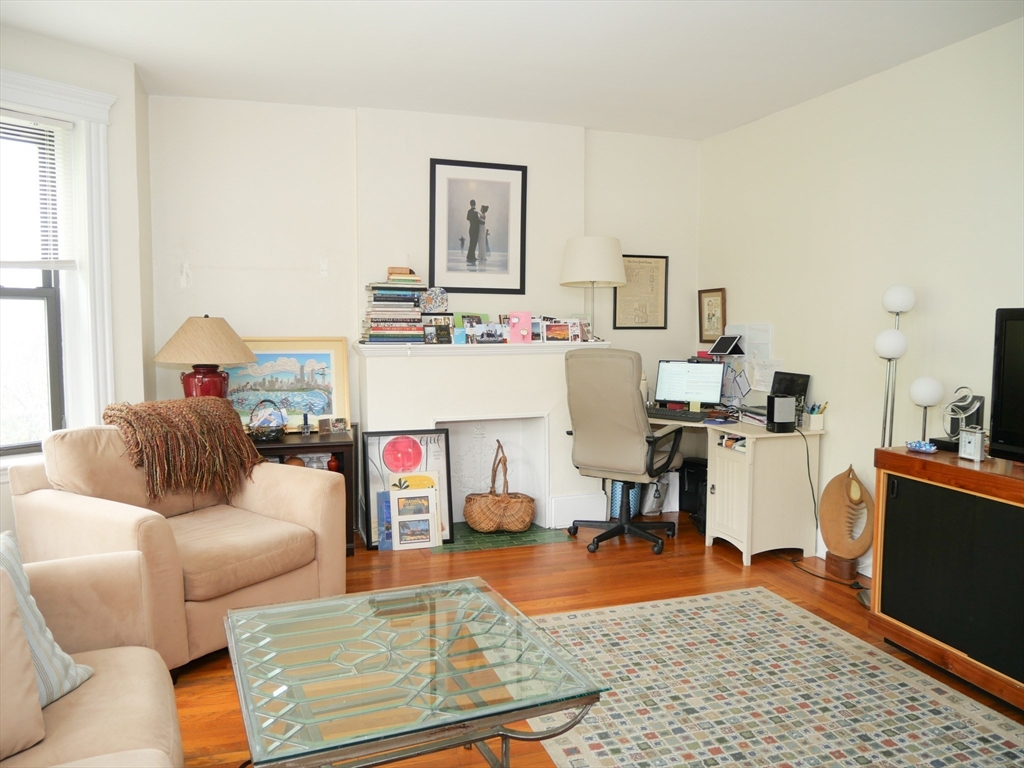 26 Browne Street, Unit 1 Brookline, MA 02446 - Photo 5 of 8