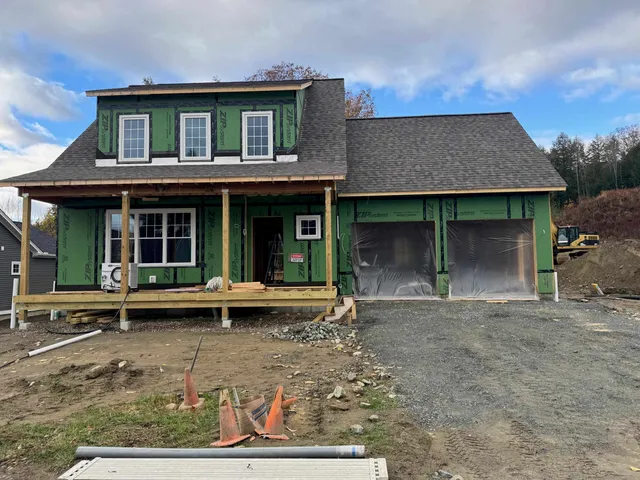 $899,000 | 11 Rock Ridge Boulevard, Lebanon, NH 03784