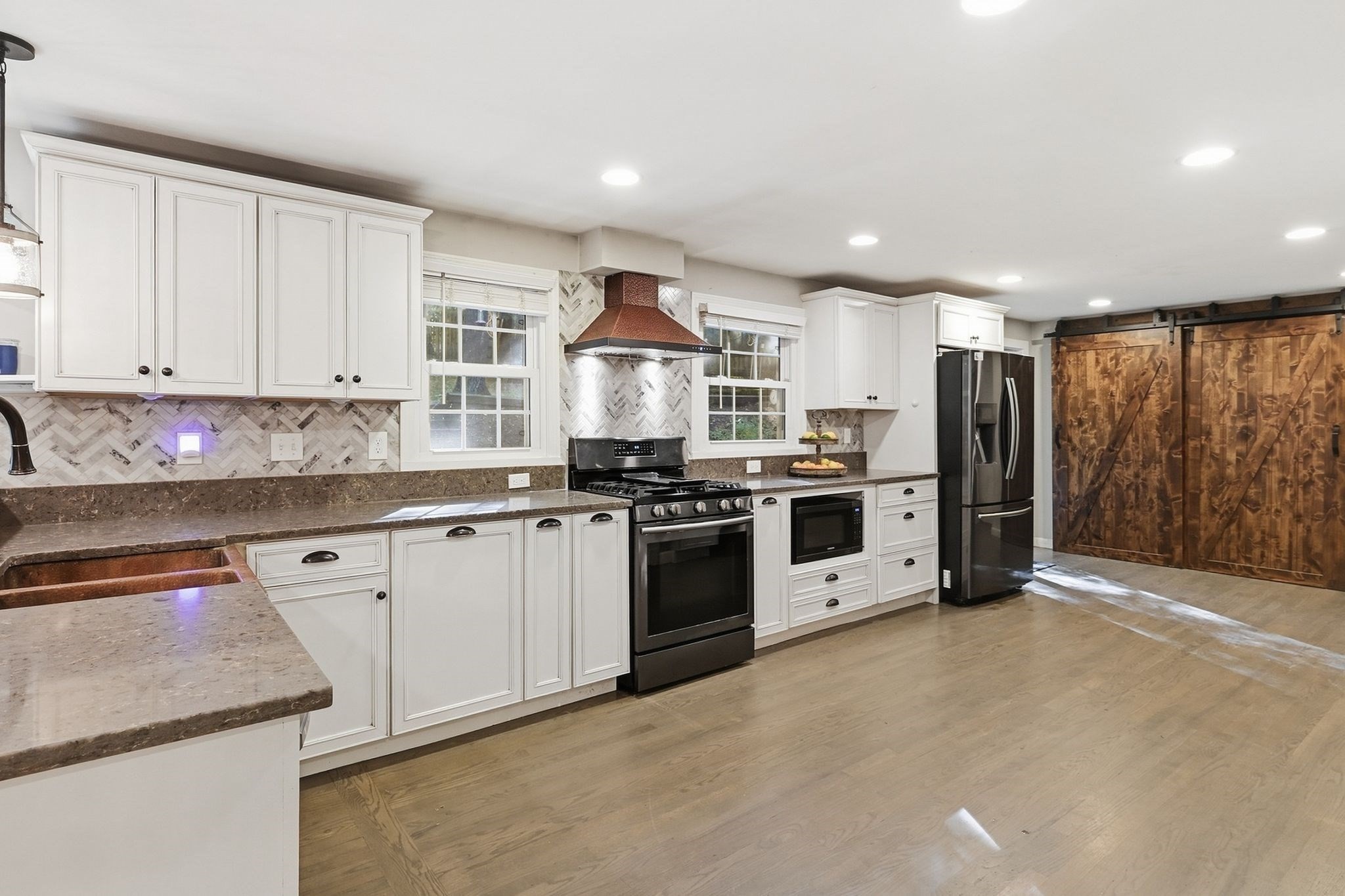 218 Heatherstone Road Amherst, MA 01002 - Photo 11 of 42 Gallery Image 11