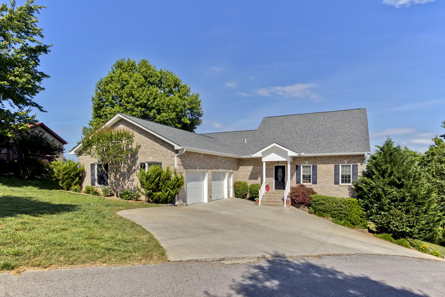 125 Mariners Point Kingston, TN 37763 - Photo 2 of 40 02_MarinersPoint_125_Front