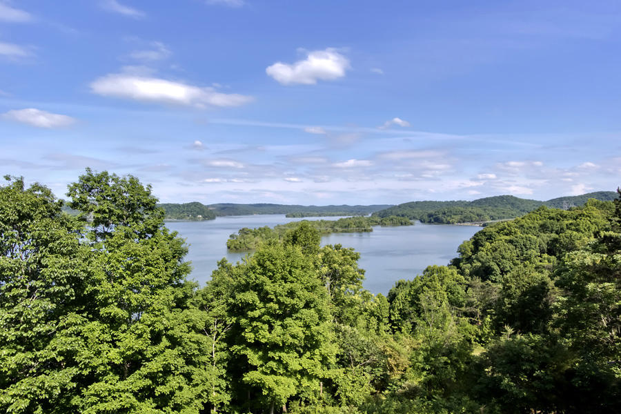 125 Mariners Point Kingston, TN 37763 - Photo 12 of 40 12_MarinersPoint_125_DeckView02