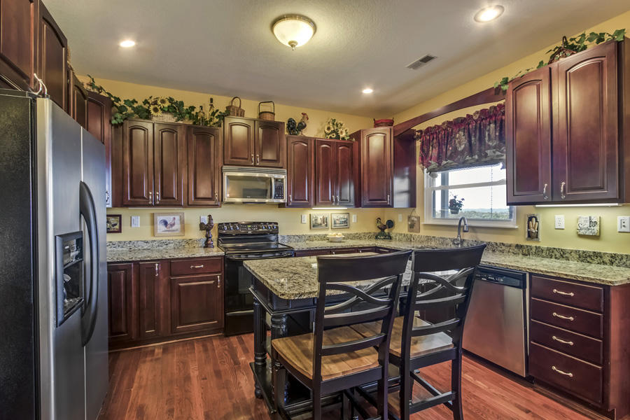 125 Mariners Point Kingston, TN 37763 - Photo 17 of 40 17_MarinersPoint_125_Kitchen02