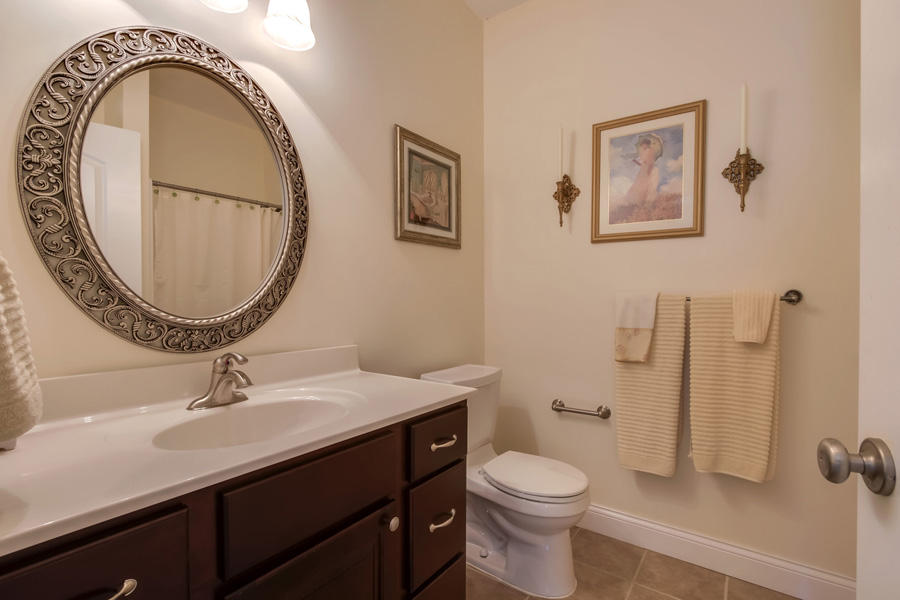 125 Mariners Point Kingston, TN 37763 - Photo 26 of 40 26_MarinersPoint_125_GuestBath1