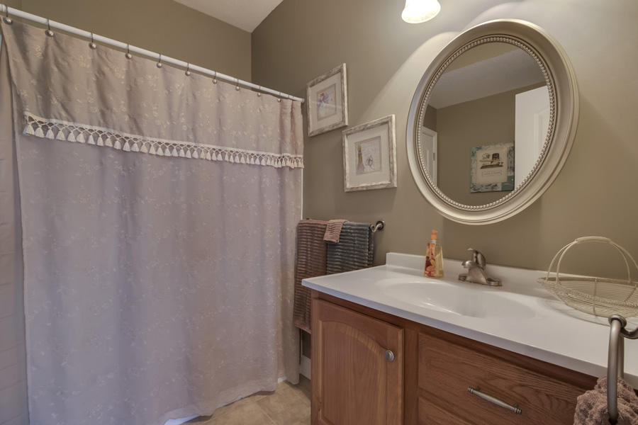 125 Mariners Point Kingston, TN 37763 - Photo 34 of 40 34_MarinersPoint_125_GuestBath2