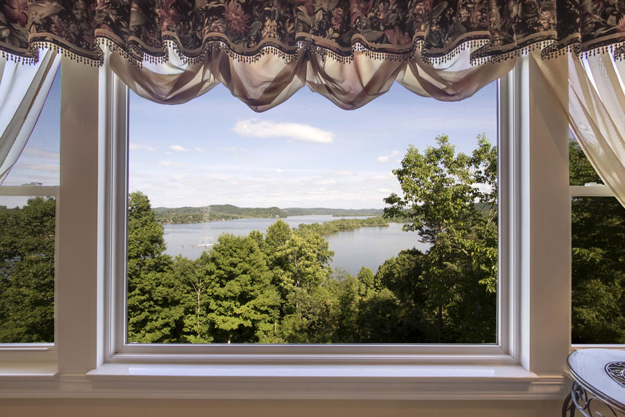 125 Mariners Point Kingston, TN 37763 - Photo 6 of 40 06_MarinersPoint_125_LivingView