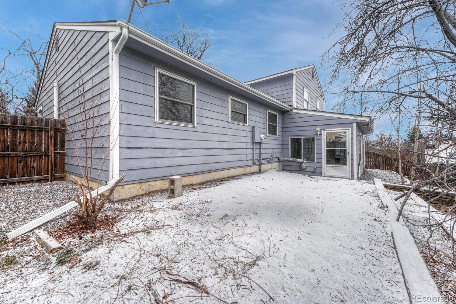 2079 South Quintero Street Aurora, CO 80013 - Photo 37 of 37 a backyard of a house with oven and trees