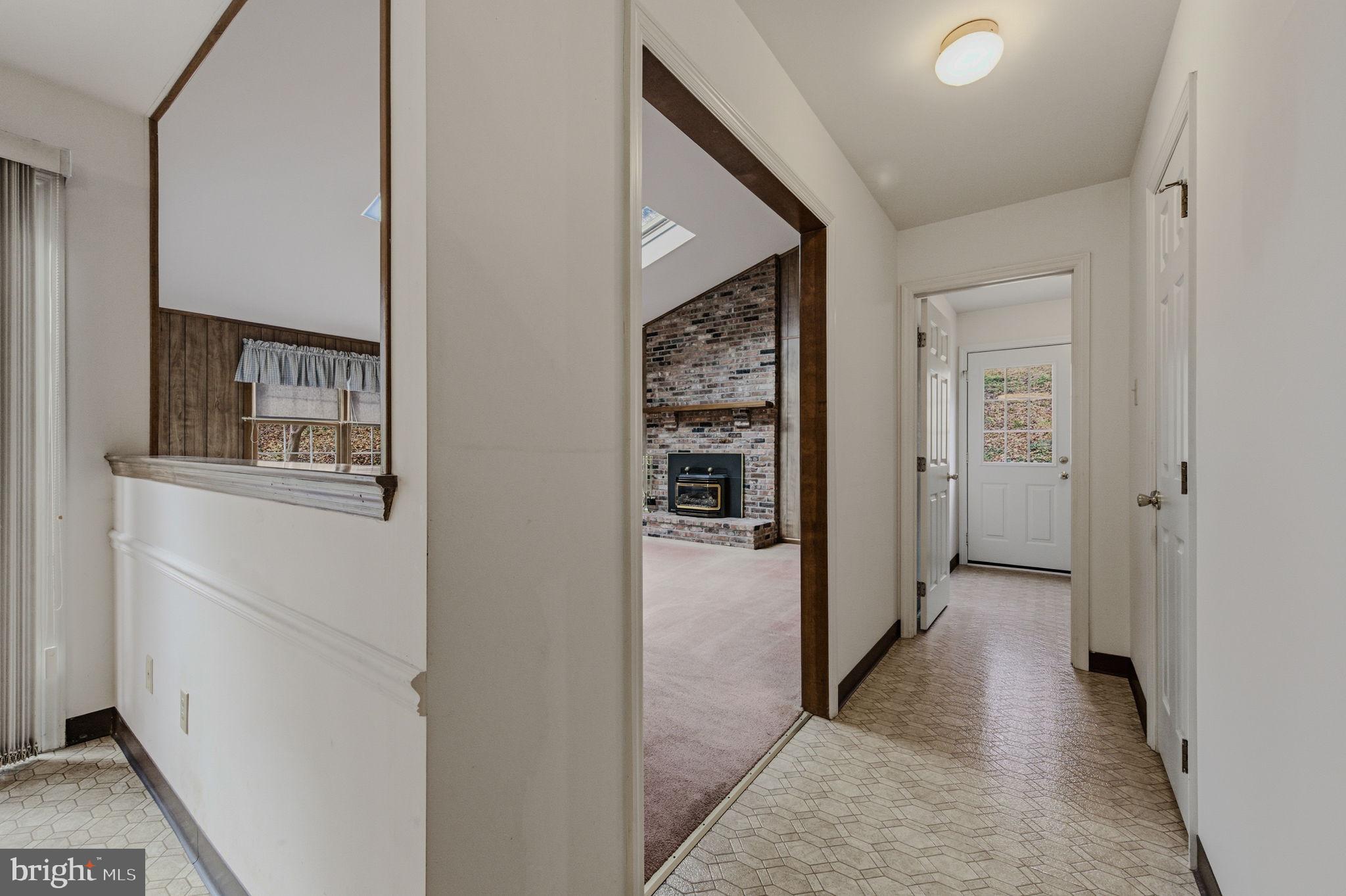 23 Raphael Road Hockessin, DE 19707 - Photo 18 of 44 a view of a hallway with a hallway and closet