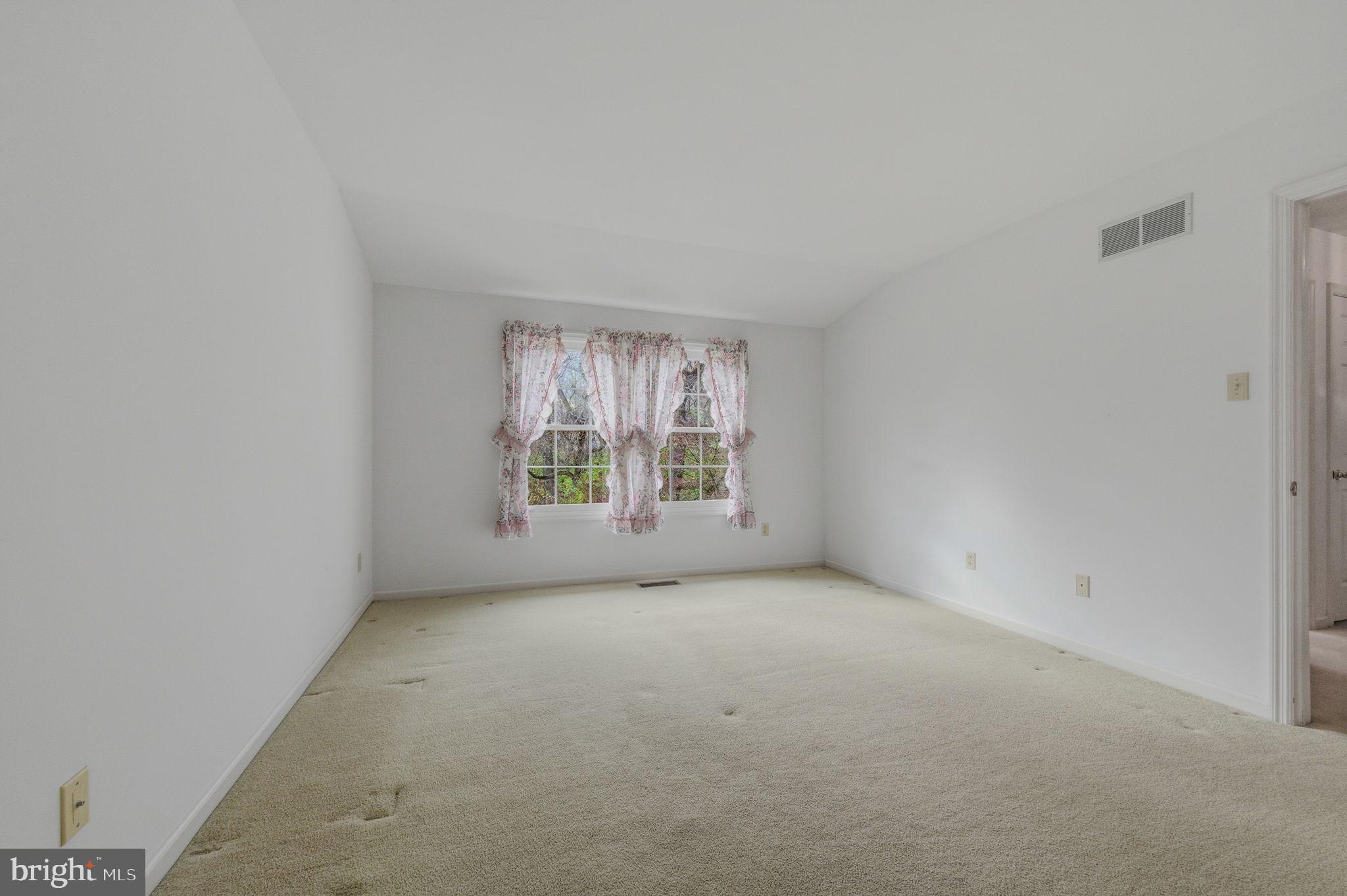 23 Raphael Road Hockessin, DE 19707 - Photo 31 of 44 an empty room with windows