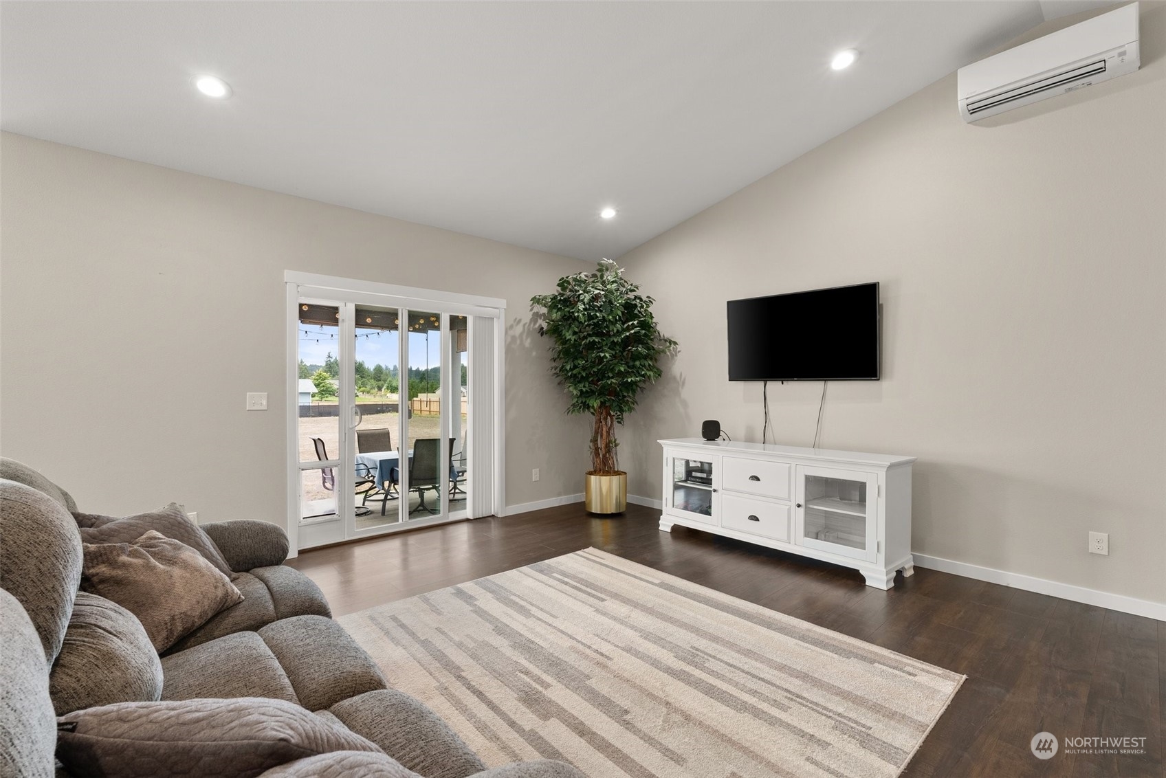 1808 South Bank Road Oakville, WA 98568 - Photo 4 of 27 Gallery Image 4
