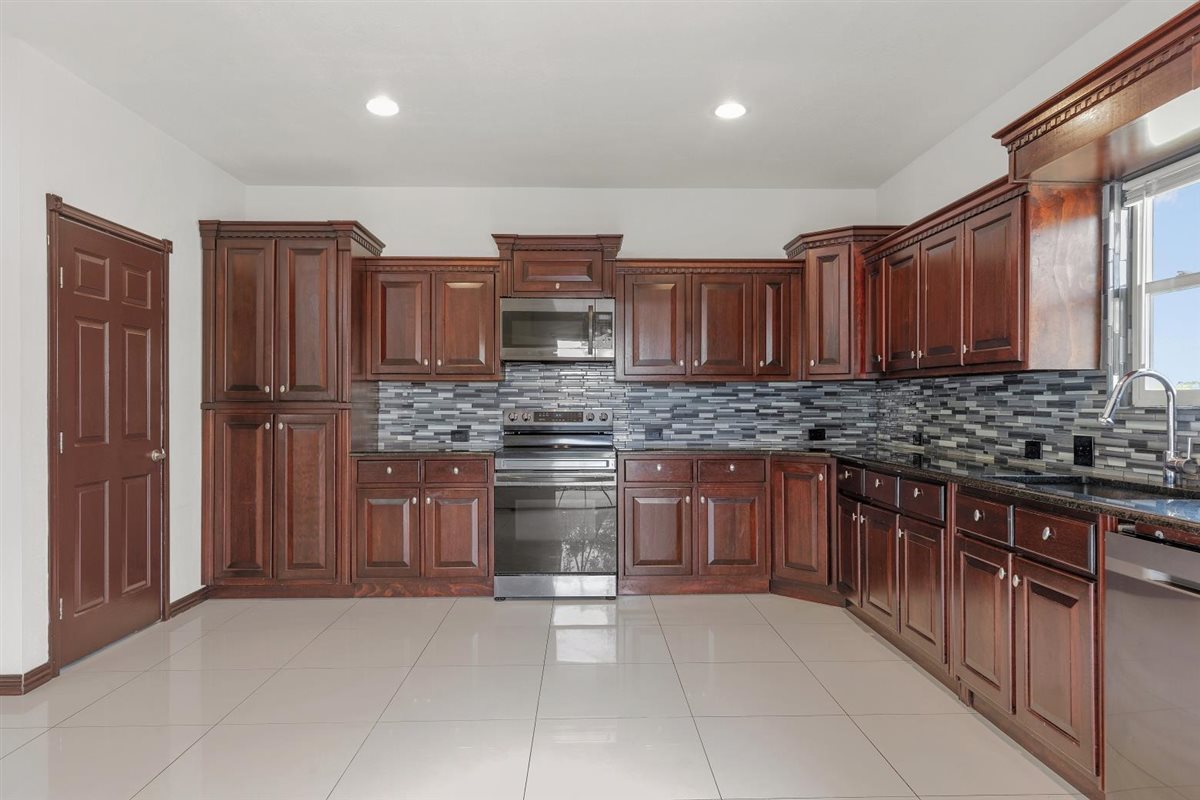 1206 Walter Hoffman Road Cedar Creek, TX 78612 - Photo 13 of 40