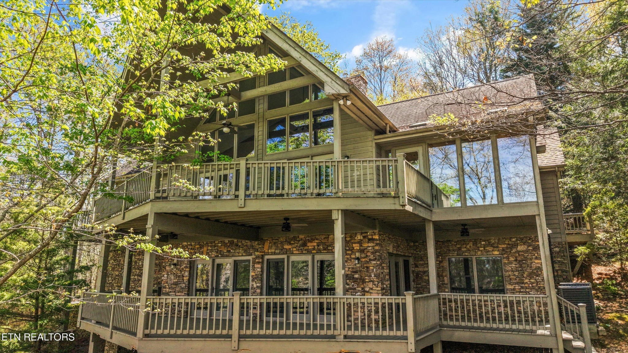 865 Stonegate Way Townsend, TN 37882 - Photo 49 of 60 a front view of a house with a garden