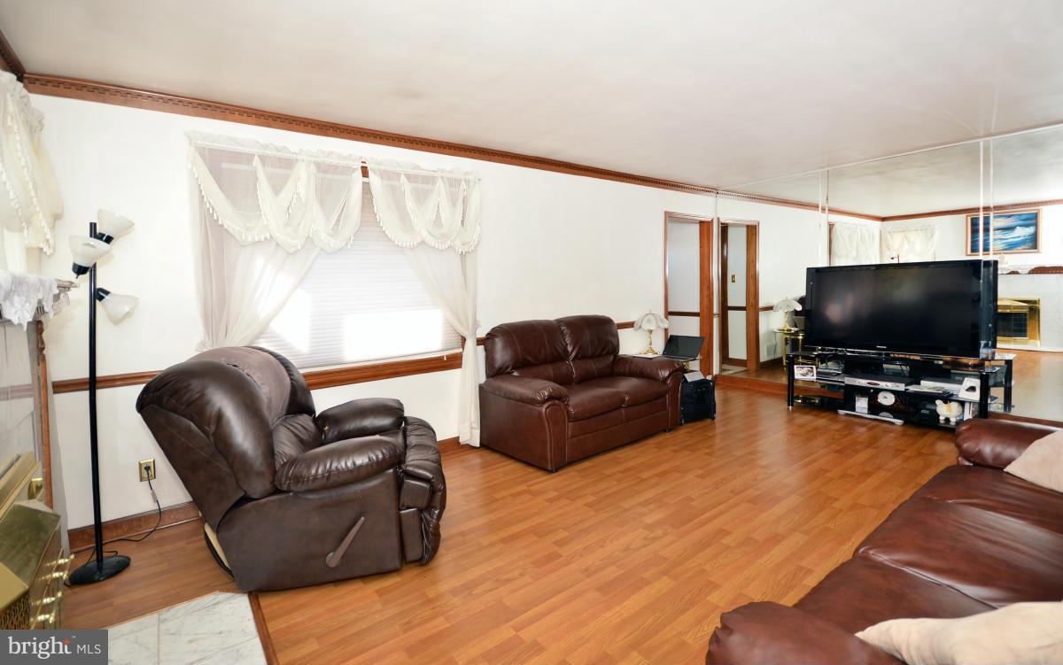 8346 Old Philadelphia Road Baltimore, MD 21237 - Photo 9 of 30 Living Room