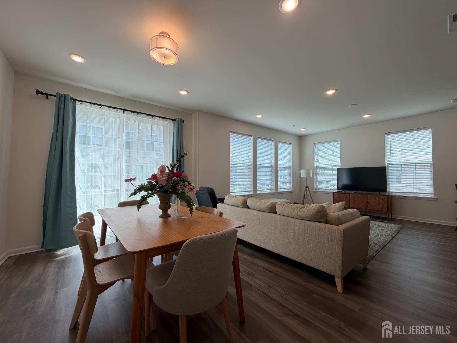 718 Station Road Dunellen, NJ 08812 - Photo 4 of 31 Gallery Image 4